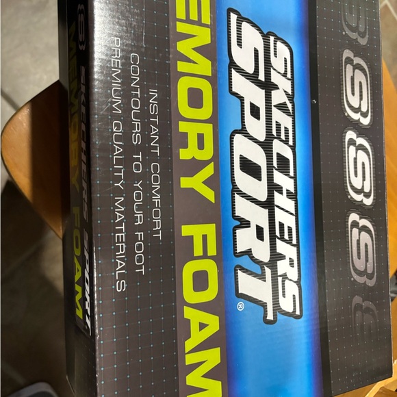 Sketchers Sports shoes new never worn - Picture 8 of 11